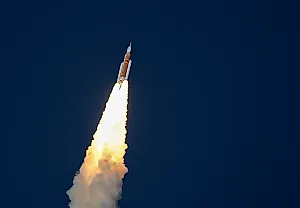 Артемида возвращается к Луне
