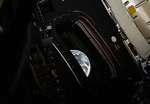 Фото Земли с борта Artemis II