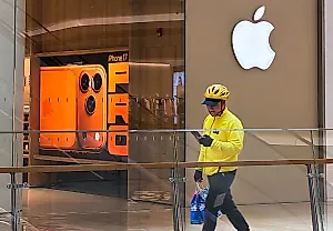 Apple спотыкается о складной iPhone