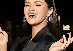 Селена Гомес продвигает нюдовый маникюр весны