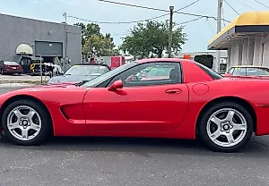 Красный горошек на дорожках: Chevrolet Corvette 1999 года с пробегом