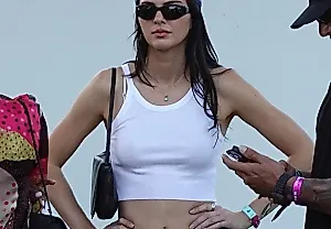 Кендалл в «доспехах» Coachella