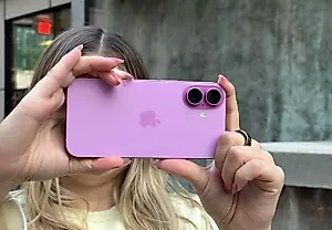 Смех сквозь слезы: iPhone 16 Pro попал в тень своего брата