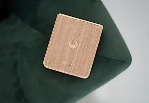 Wood Edition: Motorola Razr Ultra с деревянной задней панелью!