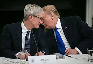 Тим Кук остаётся «шептуном» Трампа для Apple