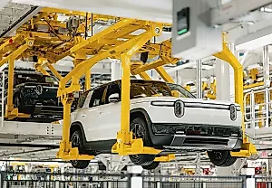 Rivian запускает R2