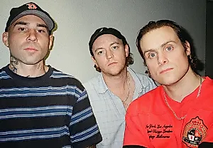 DMA'S подписали контракт с мейджором