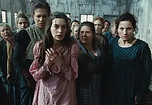 Хэтэуэй в аду: «Tradwife»-хоррор разделил интернет