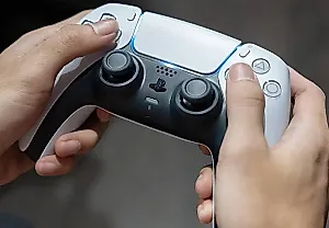 Хакнули Sony: геймпад PS5 наконец-то работает на ПК как надо