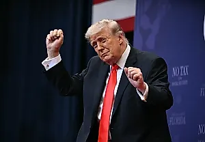 Трамп и танец Y.M.C.A.: как президент вдохнул жизнь в диско-хит