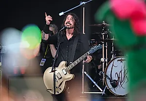 Дейв Грол вынужден был переименовать альбом Foo Fighters из-за «Wicked: For Good»