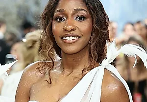Айо Эдебири с длинной косой — богиня Met Gala 2026