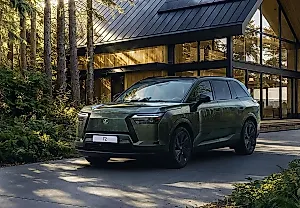 Lexus TZ: тишина и люкс на батарейках