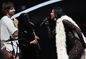 Dua Lipa устроила сюрприз с Tame Impala на The O2
