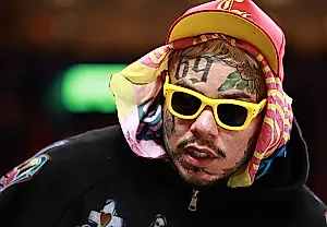 6ix9ine шокирует заявлением о беременности девушки на гендер-пати