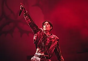 Оли Сайкс объясняет, зачем Bring Me The Horizon зовут фанатов на сцену