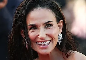 Demi Moore на Каннском ковре — русалки атакуют