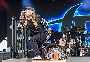Тур Drowning Pool по Южной Америке отменён: провал продаж или логистика?