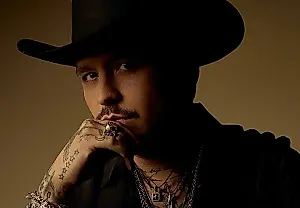 Christian Nodal сдает белый флаг: новый альбом Bandera Blanca