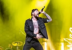 Солист Beartooth совершил каминг-аут: подробности развода после 14 лет