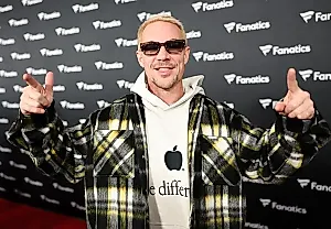 Diplo ставит диджей-сет на выпускном сына-шестилетки и называет его «одним из главных» в жизни