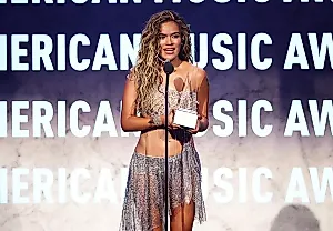 Karol G срывает все награды American Music Awards 2026