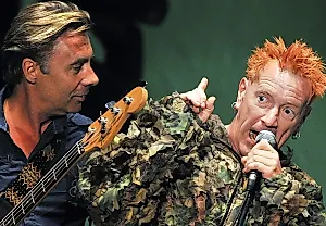 Глен Матлок ответил Лайдону: ‘Sex Pistols – не караоке, а вы – не Уолт Дисней!’
