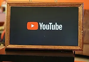 YouTube сам определит и промаркирует ролики, созданные ИИ
