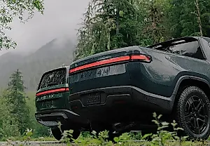 Rivian внедряет голосового ассистента на базе ИИ
