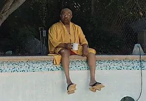 Кто круче: Swamp Dogg или его бассейн?