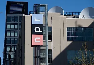 Трамп уничтожает NPR и PBS — не доживут до следующего сезона!