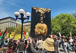 Прошлое и настоящее: искусства и знаков протестов Первомая