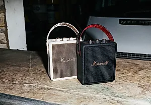 Портативная колонка Marshall Stockwell III работает 40 часов без подзарядки