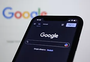 Немецкий суд признал Google ответственным за ложные ответы ИИ Overview