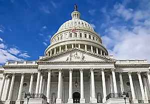 Конгресс США даёт устаревшему закону о слежке утечь сквозь пальцы на фоне скандального назначения директора национальной разведки от Трампа