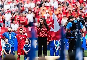 Alanis Morissette и Michael Bublé открыли ЧМ-2026 в Торонто