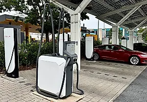 Tesla устанавливает пылесосы на зарядках