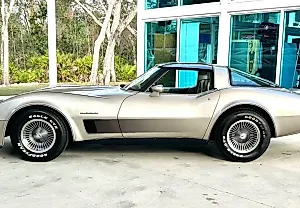 Открытие дня: 1982 Chevrolet Corvette Collector Edition