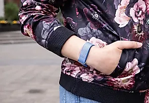 Fitbit Air: умный фитнес-поводырь или цифровой параноик?