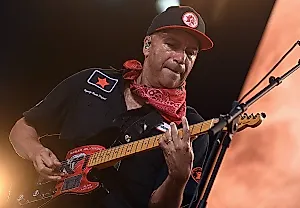 Tom Morello отменил европейское турне из-за болезни матери