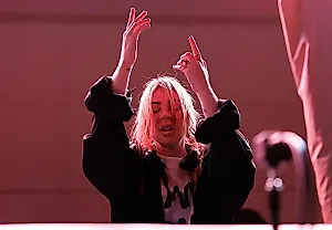 Alison Wonderland и её чёрно-жёлтый час славы на ЧМ по футболу