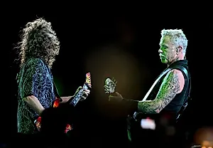 Metallica сыграли запрещенного Tom Jones на стадионе в Кардиффе