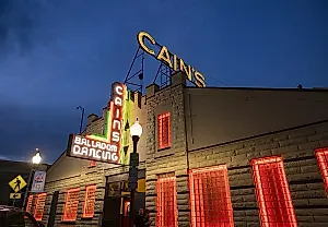 Бал Ностальгии: как Cain’s Ballroom в Талсе стал легендой рока