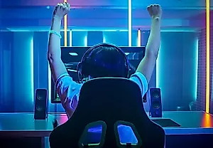 VPN бренды высмеивают переход игровой индустрии на цифровые форматы с помощью фейковых физических сервисов