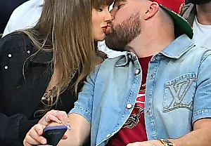 Taylor Swift и Travis Kelce были женаты неожиданным знаменитым другом