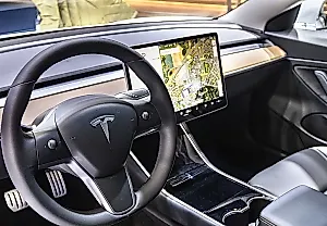 Водитель Tesla в США обвинён в убийстве из-за смертельной аварии в Техасе