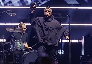 Гарри Кейн теряет голос после победы Англии на ЧМ и поет 'Wonderwall', Лиам Галлахер реагирует