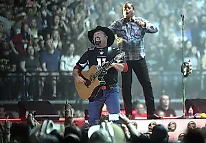 Garth Brooks запускает новый тур Blame It All On My Roots