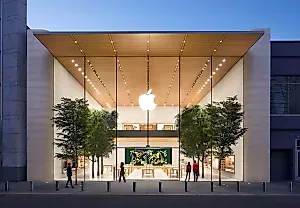 Apple пытается затыкать дырки, но пропускает даже свой собственный бизнес