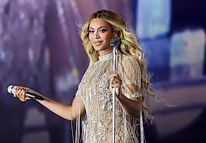 Beyoncé вернулась в топы с неожиданным релизом «Morning Dew»